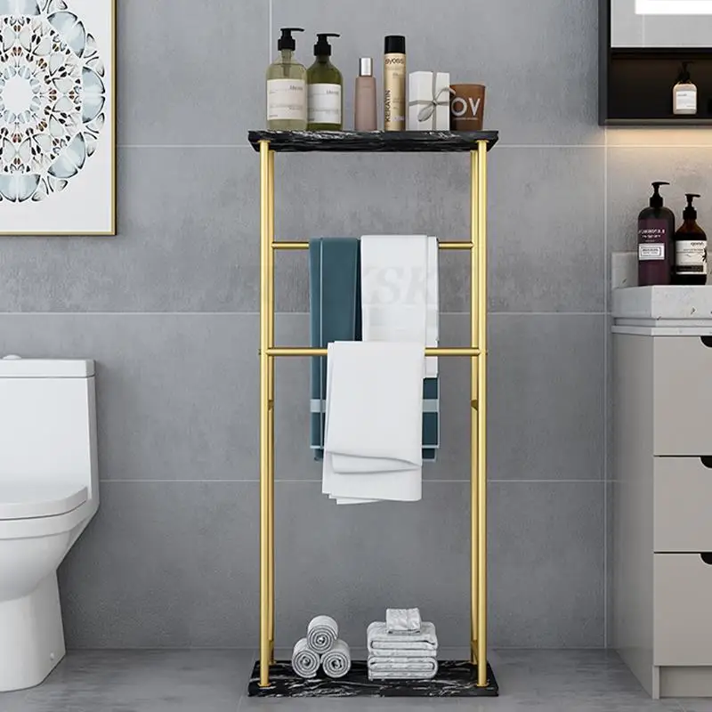 Porte serviette sur pieds en métal doré avec étagère
