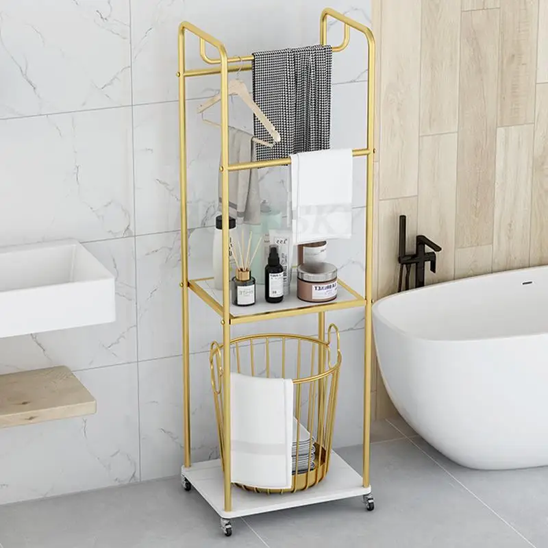 Porte serviette sur pieds en métal doré avec étagère