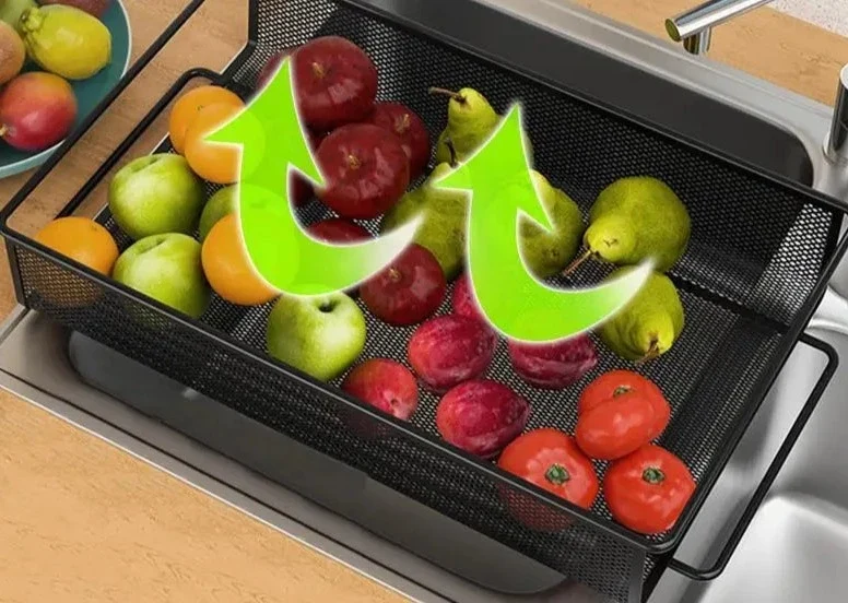 Etagère sur roulettes avec plateaux de rangement troués amovibles