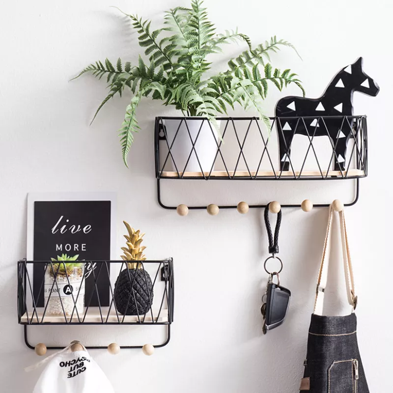 Etagère murale design nordique en fer pour entrée avec portant en bois