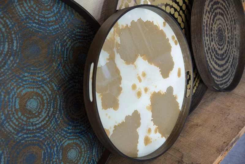 Ethnicraft Plateau en Verre Organic – Mist Gold Ø 48cm