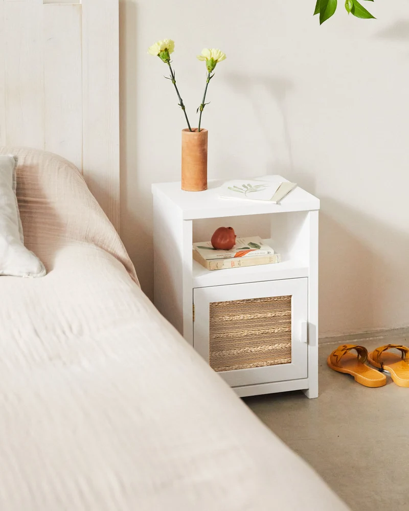 Mesita de noche con puerta Kerlin