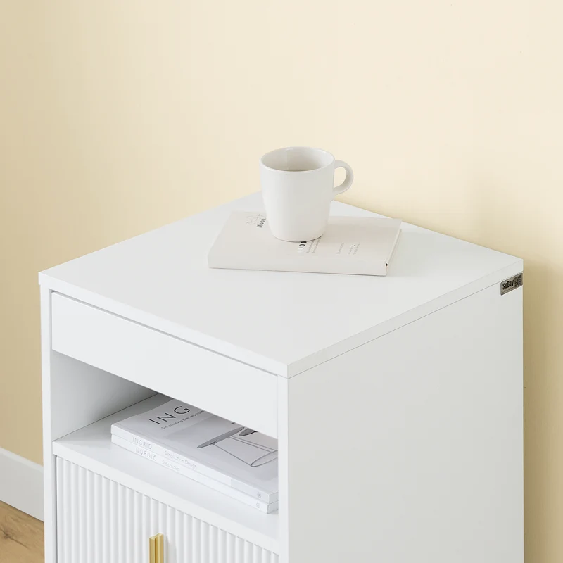 SoBuy FBT168-W Table de Chevet Chic Blanc et Doré – 3 Tiroirs et Étagère, Style Moderne