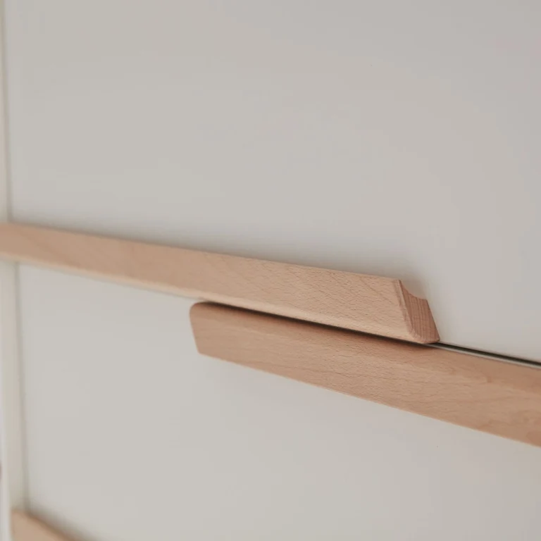 Lit bébé et commode à langer Pinio Snap Blanc et bois