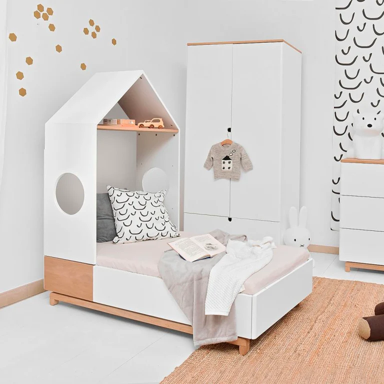 Bibliothèque et tête de lit Maison Bellamy Nomi Blanc et bois