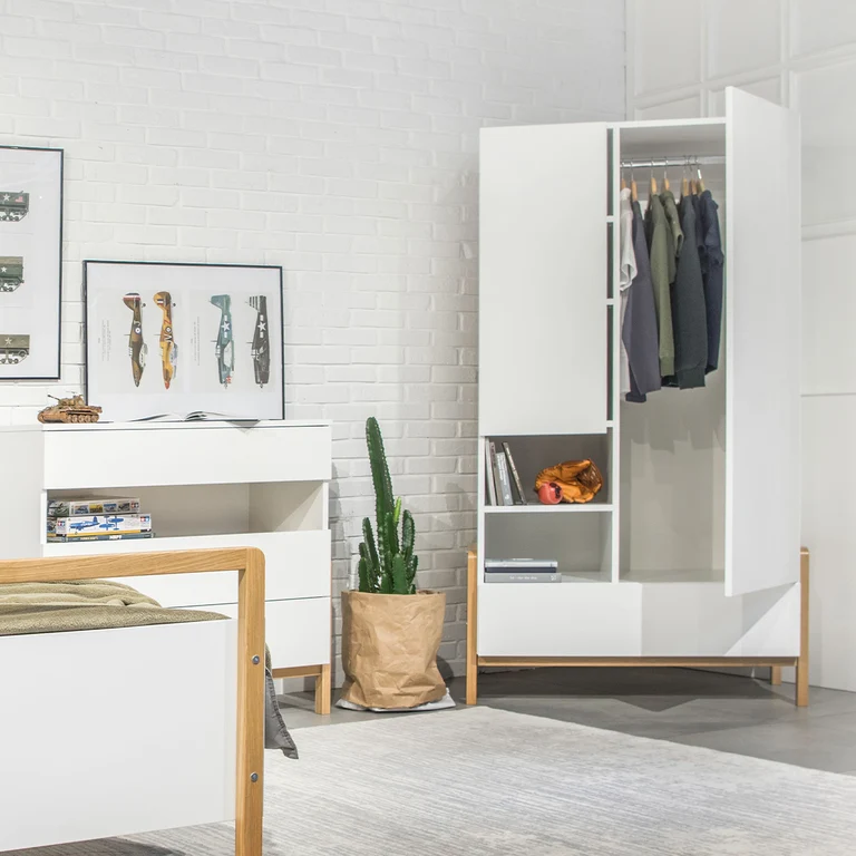Chambre complète lit bébé 60x120 commode 3 tiroirs et armoire 2 portes Kocot Kids Victor - Blanc et Chêne