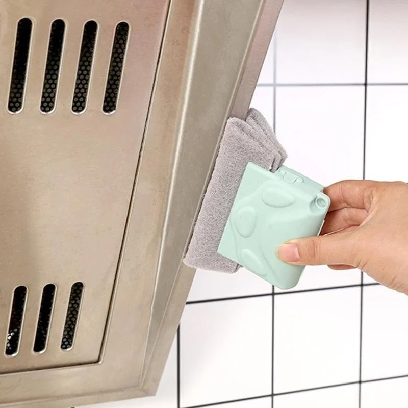 Brosse pour rails de fenêtres et recoins