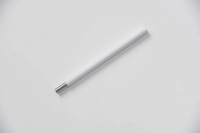 Goupille colorée pour pegboard – tige inox gainée pour panneau perforé
