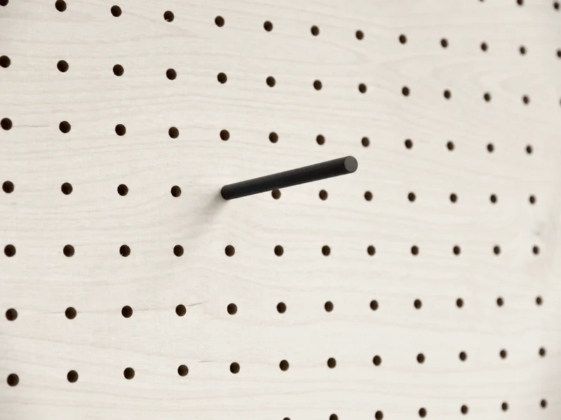 Goupille colorée pour pegboard – tige inox gainée pour panneau perforé