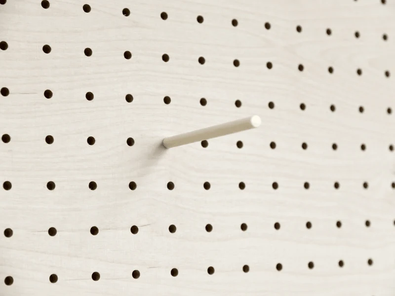 Goupille colorée pour pegboard – tige inox gainée pour panneau perforé