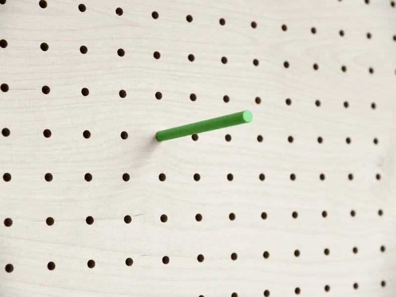 Goupille colorée pour pegboard – tige inox gainée pour panneau perforé