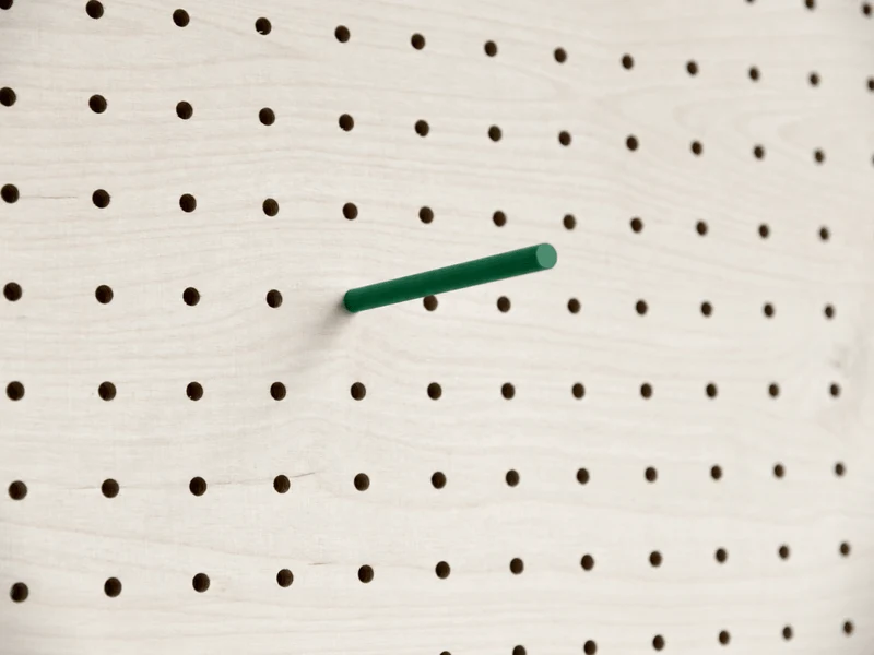 Goupille colorée pour pegboard – tige inox gainée pour panneau perforé
