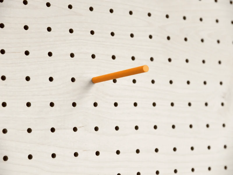 Goupille colorée pour pegboard – tige inox gainée pour panneau perforé