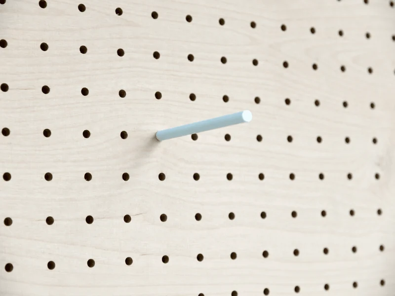 Goupille colorée pour pegboard – tige inox gainée pour panneau perforé