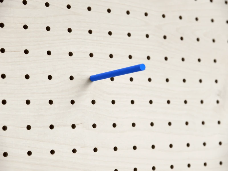 Goupille colorée pour pegboard – tige inox gainée pour panneau perforé