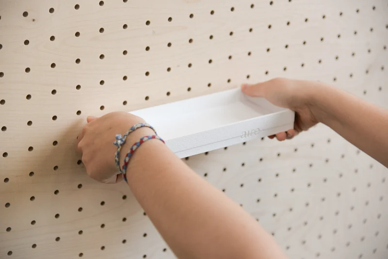Étagère avec rebords pour pegboard – tablette murale de rangement