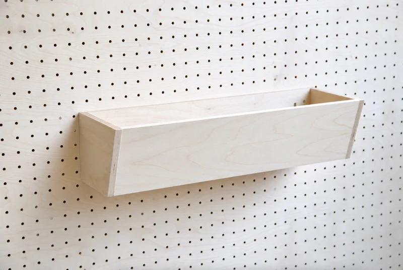 Bac en bois pour pegboard – rangement mural panneau perforé