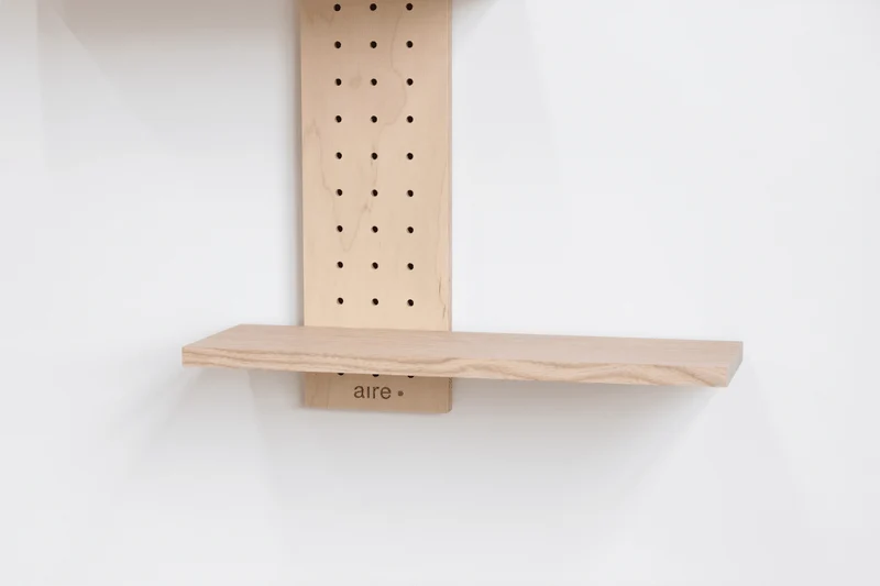 Pegboard vertical 12x69 cm + 3 tablettes frêne – étagère murale panneau perforé