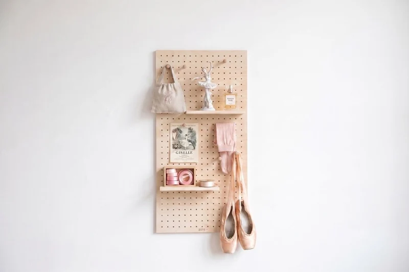 Starter Kit pegboard 9 mm – panneau perforé mural modulable 96 x 48 cm + accessoires