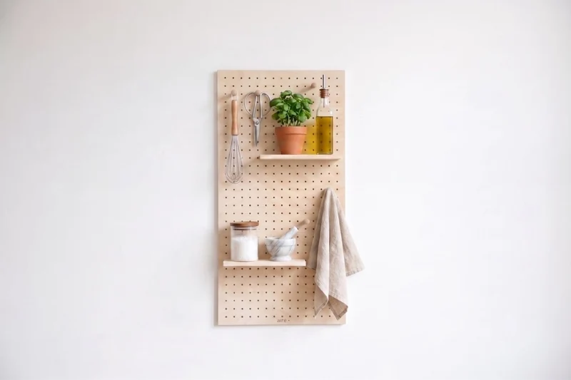 Starter Kit pegboard 9 mm – panneau perforé mural modulable 96 x 48 cm + accessoires