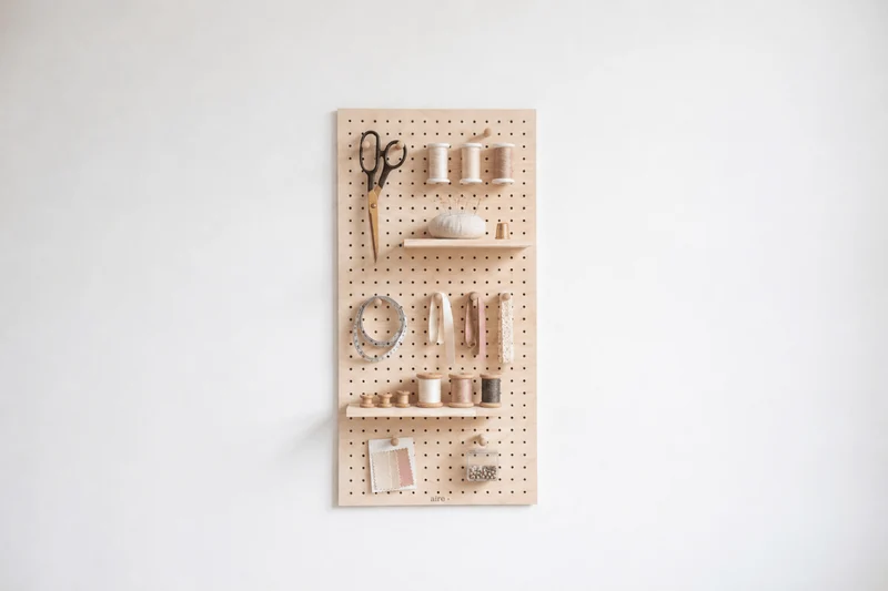 Starter Kit pegboard 9 mm – panneau perforé mural modulable 96 x 48 cm + accessoires