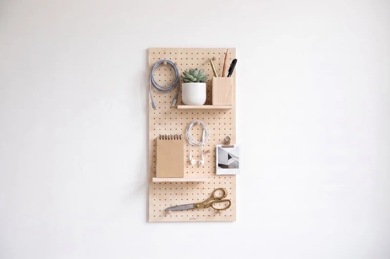 Starter Kit pegboard 9 mm – panneau perforé mural modulable 96 x 48 cm + accessoires