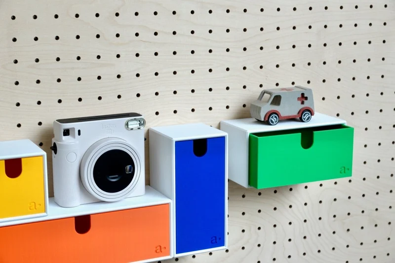Casier coloré multifonction pour pegboard – bac de rangement mural