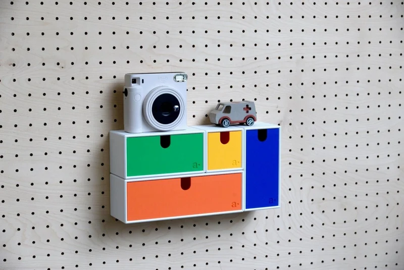 Casier coloré multifonction pour pegboard – bac de rangement mural