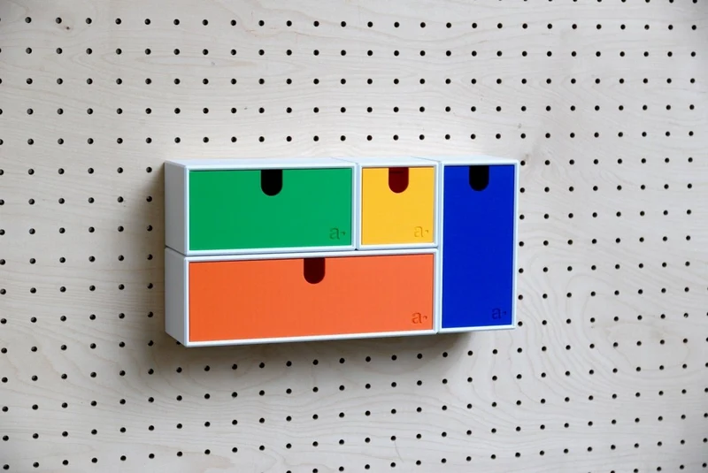Casier coloré multifonction pour pegboard – bac de rangement mural
