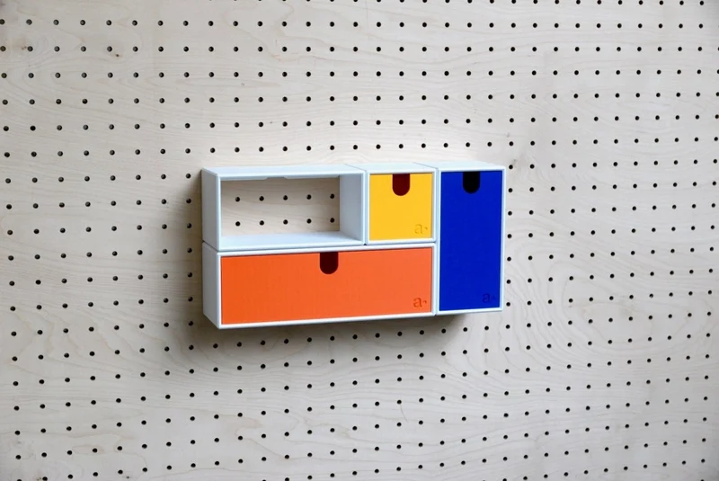 Casier coloré multifonction pour pegboard – bac de rangement mural