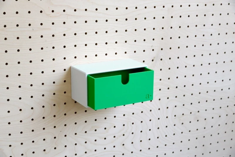 Casier coloré multifonction pour pegboard – bac de rangement mural