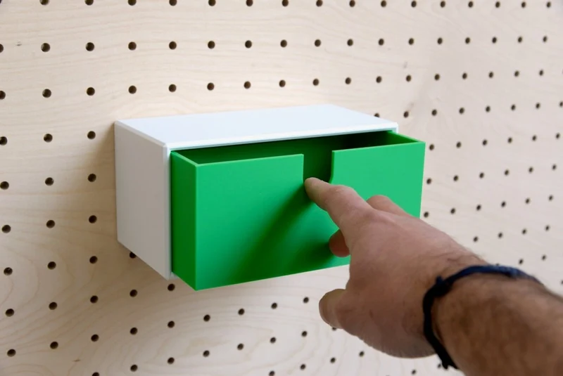 Casier coloré multifonction pour pegboard – bac de rangement mural