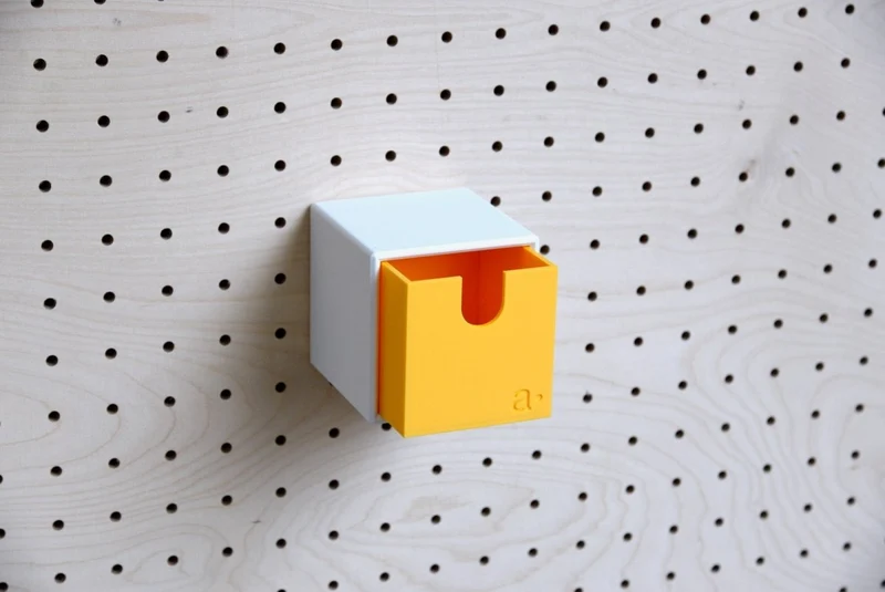 Casier coloré multifonction pour pegboard – bac de rangement mural