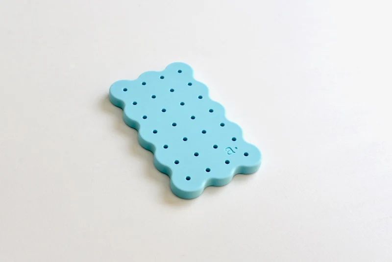 Mini pegboard adhésif arrondi – panneau perforé plastique biosourcé (lot)