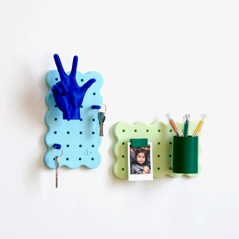 Mini pegboard adhésif arrondi – panneau perforé plastique biosourcé (lot)