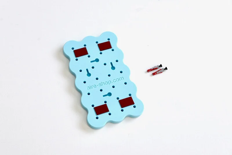 Mini pegboard adhésif arrondi – panneau perforé plastique biosourcé (lot)