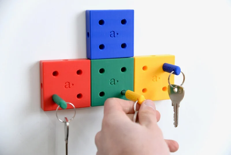 Porte-clés Color Block mural pour pegboard – rangement clés panneau perforé