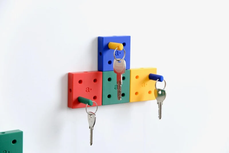 Porte-clés Color Block mural pour pegboard – rangement clés panneau perforé
