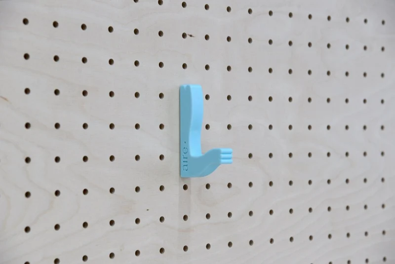 Patère Crazy Hook – crochet mural coloré pour pegboard et panneau perforé