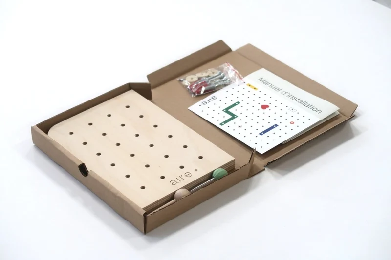Échantillon pegboard – panneau perforé miniature en bois
