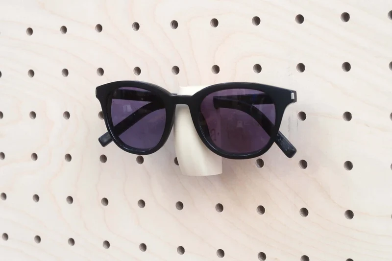 Porte-lunettes mural pour pegboard – support à lunettes panneau perforé