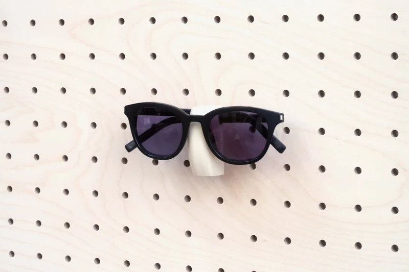 Porte-lunettes mural pour pegboard – support à lunettes panneau perforé