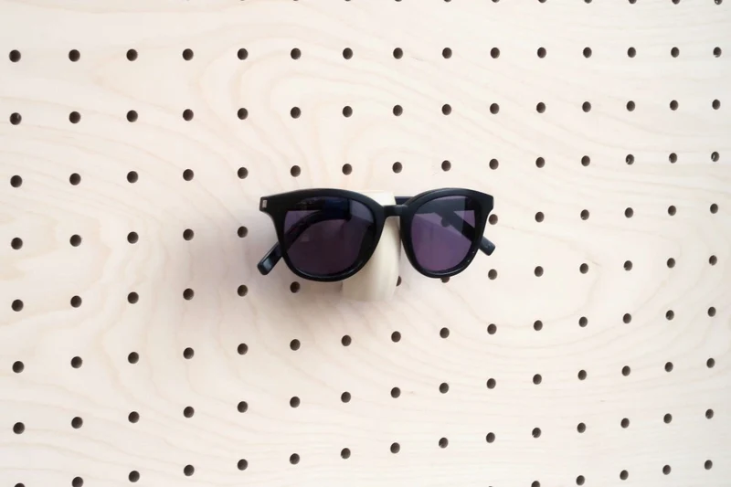 Porte-lunettes mural pour pegboard – support à lunettes panneau perforé