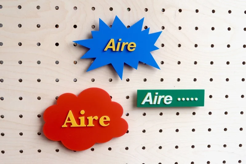 Pictogrammes et insignes pour pegboard – signalétique murale panneau perforé