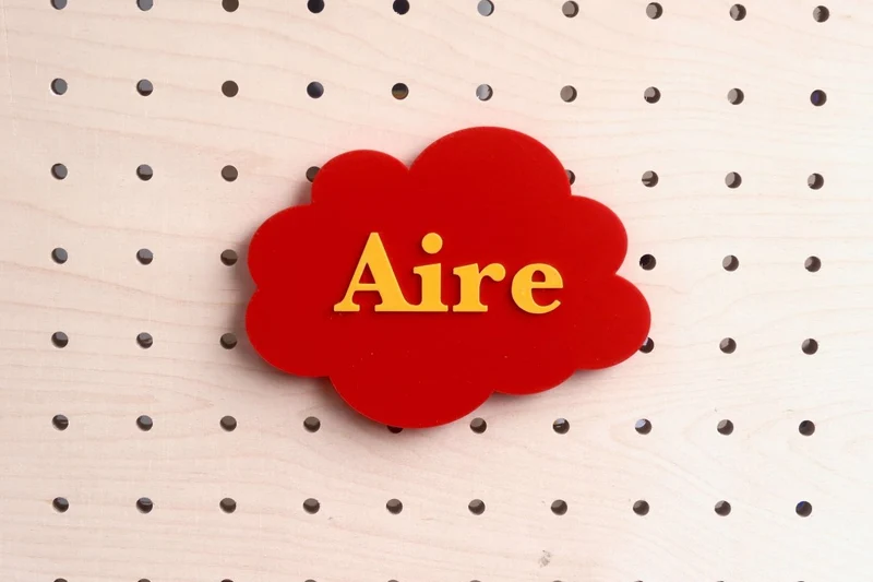 Pictogrammes et insignes pour pegboard – signalétique murale panneau perforé