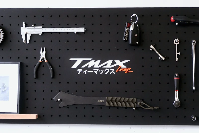Votre logo sur pegboard – marquage et personnalisation sur mesure