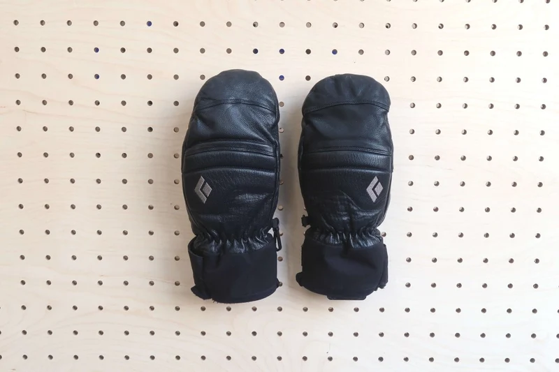 Porte-gants et moufles pour pegboard – séchoir mural panneau perforé