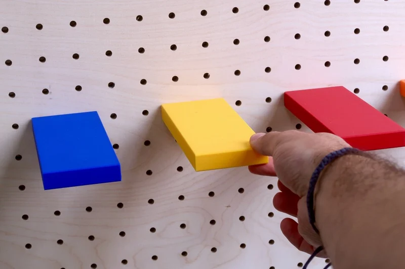 Mini étagère droite pour pegboard – tablette murale panneau perforé