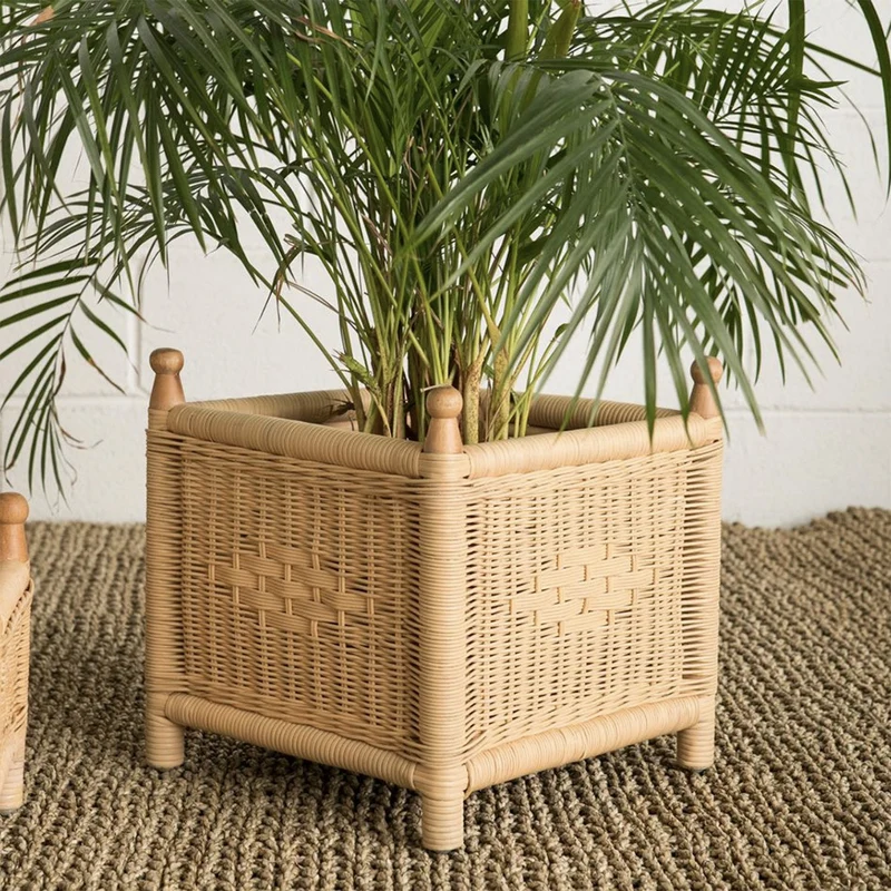JARDINIÈRE EN ROTIN