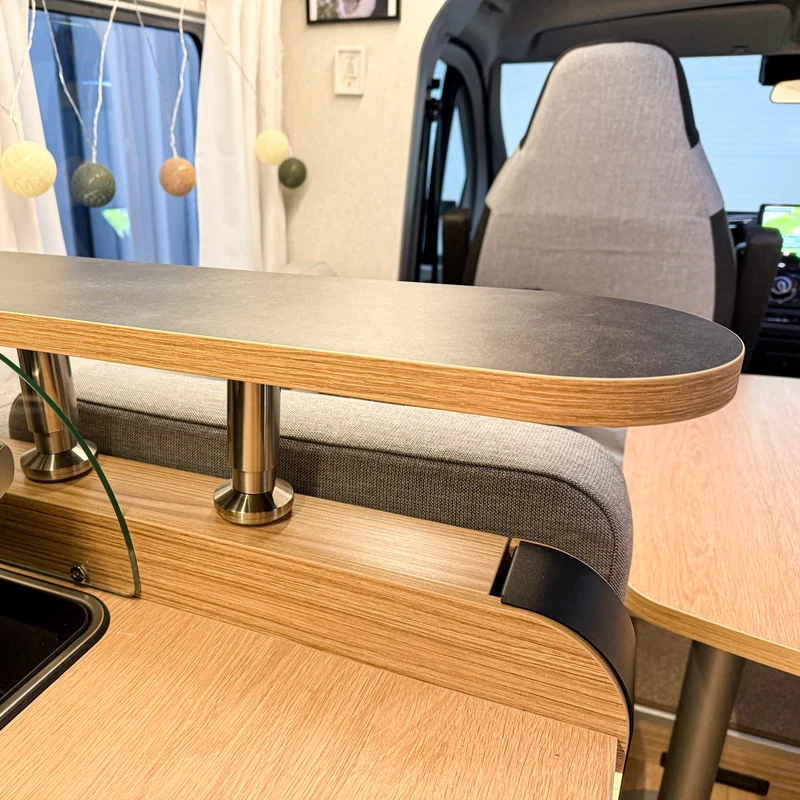 Tablette pour Pilote à partir de 2019 avec découpe pour le couvercle de la cuisinière